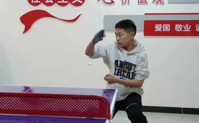 也显示了他